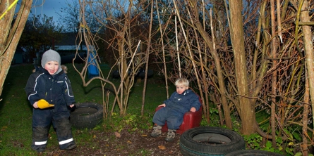 Dagplejen - to små drenge på legeplads