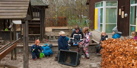 Bifrost - små og store børn i sandkassen