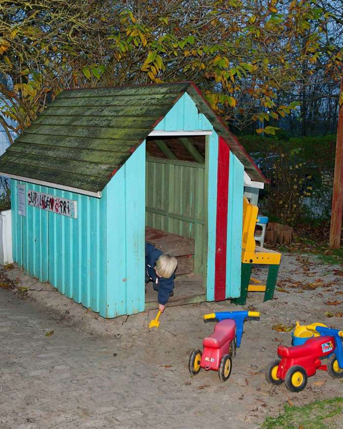 Dagplejen - barn i blåt legehus