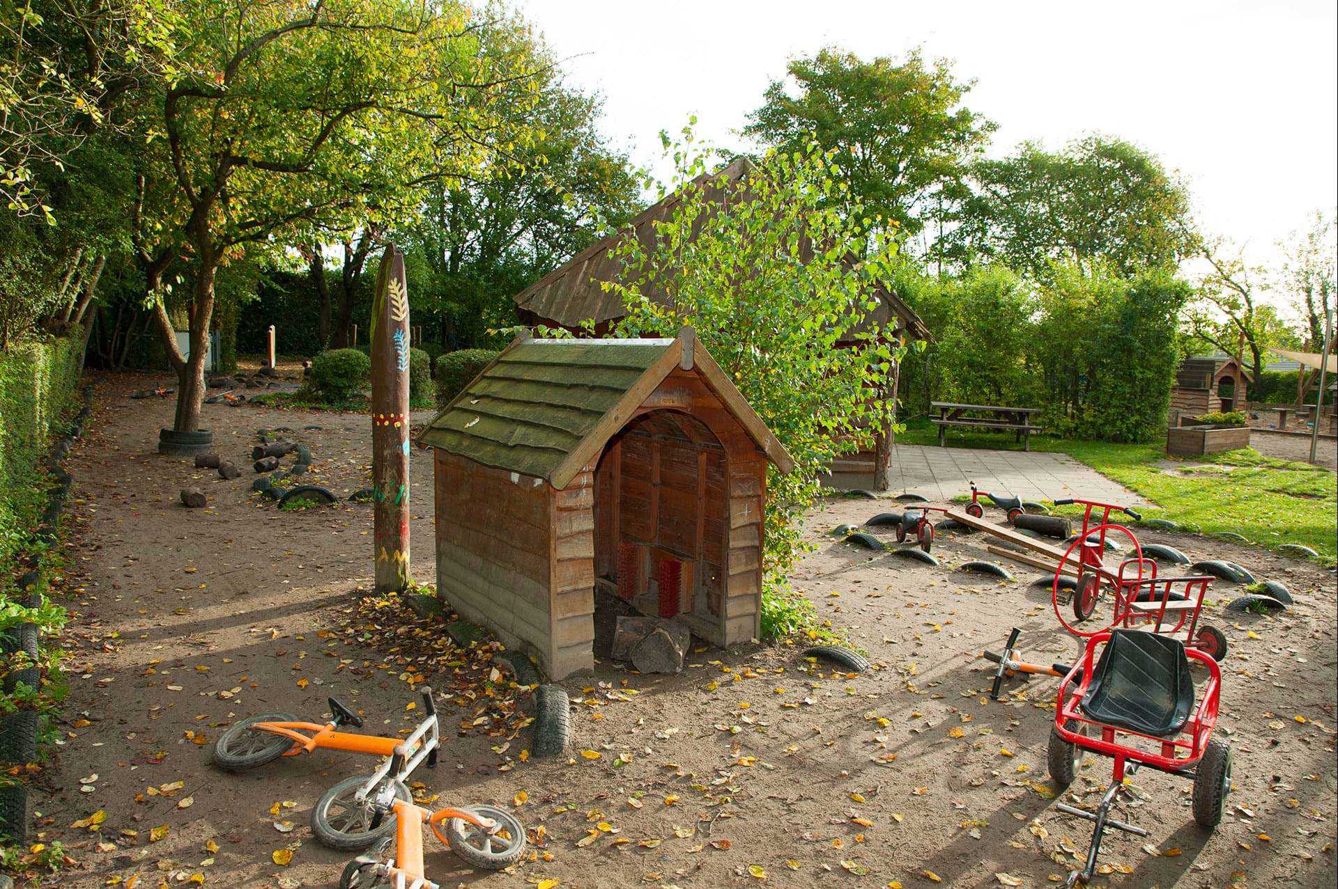 Møllehuset - legehus og cykelparkering